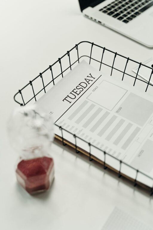 Jak efektywnie planować codzienne zadania, aby zwiększyć produktywność i redukować stres